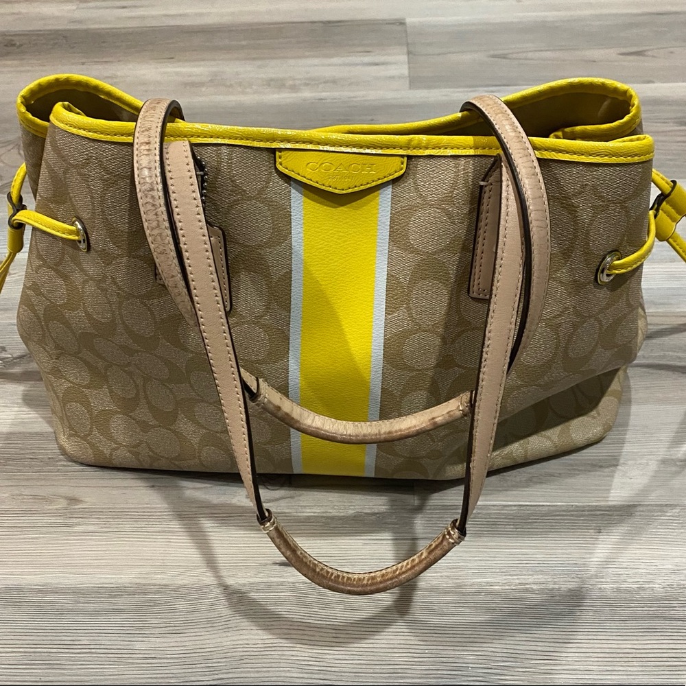 Coach medium sized purse.